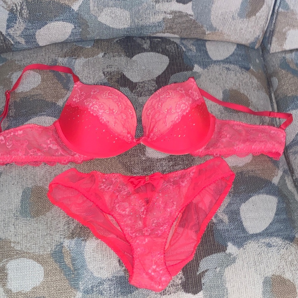 Coral Lace Women's Intimate Set